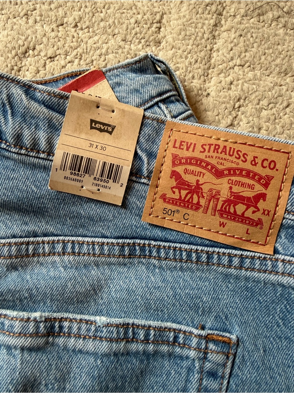 Levis Women's 501 Curve Jeans - Picture 2 of 6